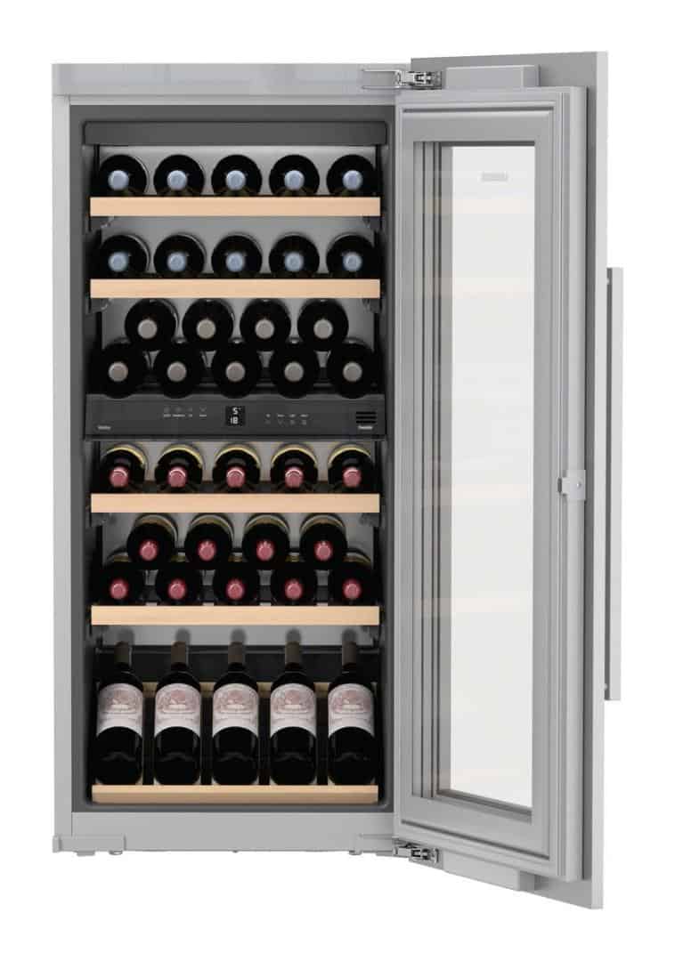 Cửa của tủ ướp rượu vang