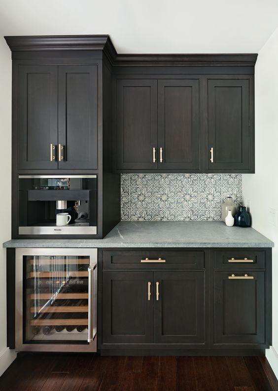 Tủ ướp rượu vang âm tủ - Loại tủ rượu vang bằng gỗ sang trọng