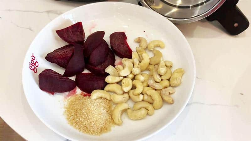 10+ công thức làm sữa hạt bằng máy thơm ngon nhất hiện nay tốt cho sức khỏe 2 Công thức làm Sữa hạt điều củ dền