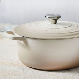 Nồi Gang Le Creuset 24cm Meringue Màu Cát 8 37395