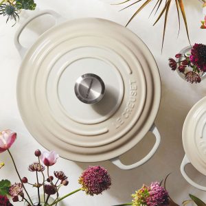 Nồi Gang Le Creuset 24cm Meringue Màu Cát 11 37398