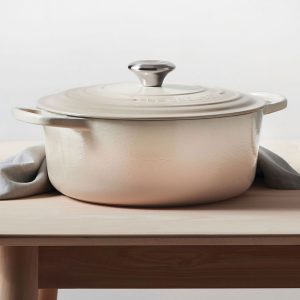 Nồi Gang Le Creuset 24cm Meringue Màu Cát 9 37785