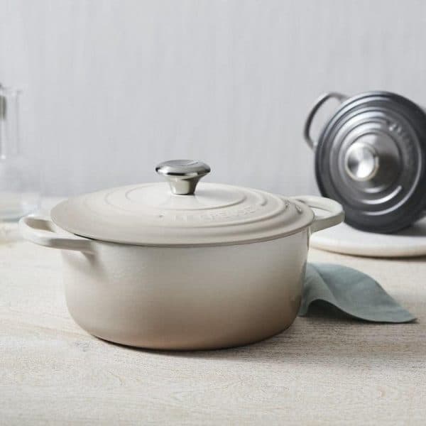 Nồi Gang LeCreuset 20cm Meringue 7 NOI Le Creuset 20 cm mau trang vang Meringue 3