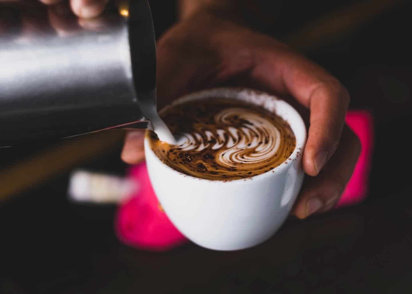 Hướng Dẫn Cách Pha Cà Phê Espresso Chuyên Nghiệp Tại Nhà 4 Cách pha cà phê espresso trên bếp bằng ấm Moka
