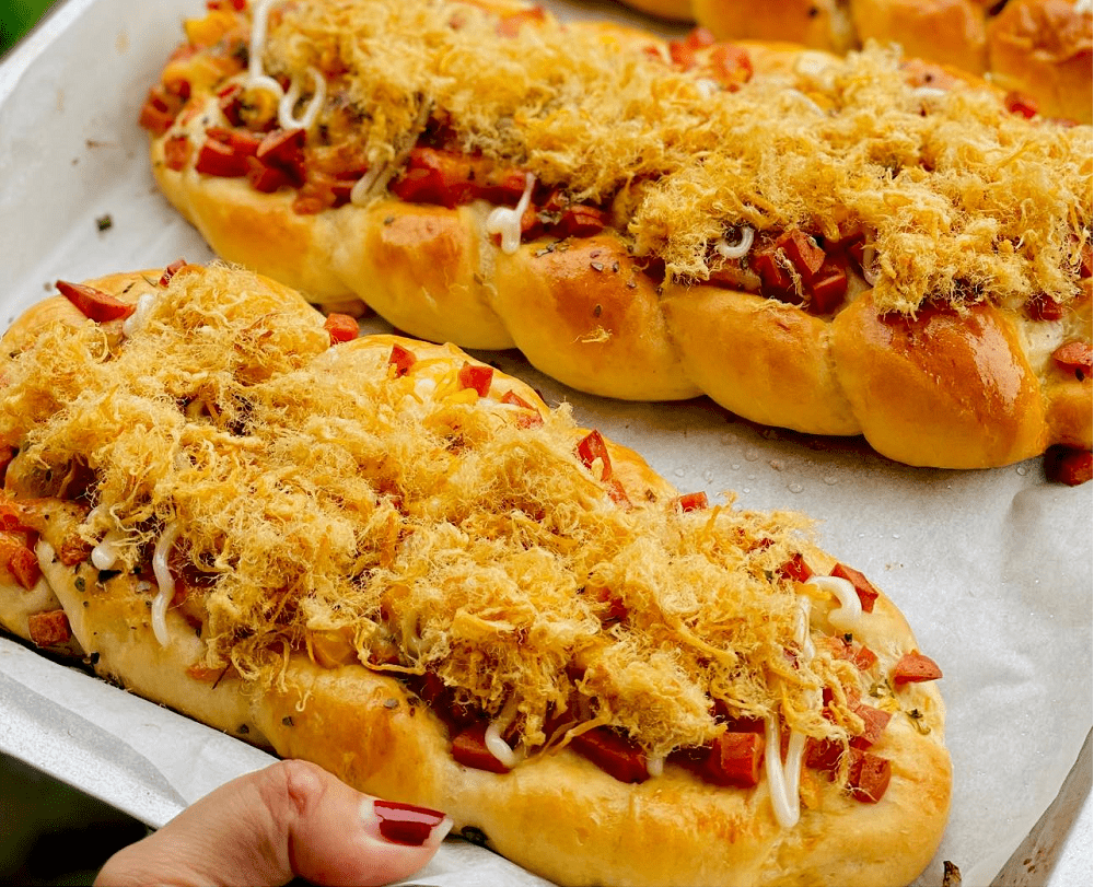 5 Cách làm bánh mì chà bông sốt dầu trứng mềm thơm khó cưỡng 6 Cách làm bánh mì xúc xích phô mai chà bông