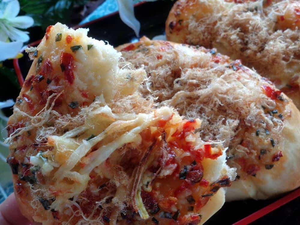 5 Cách làm bánh mì chà bông sốt dầu trứng mềm thơm khó cưỡng 5 Cách làm bánh mì chà bông cay