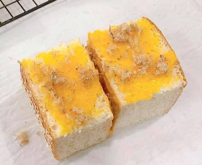 5 Cách làm bánh mì chà bông sốt dầu trứng mềm thơm khó cưỡng 3 Cách làm bánh mì chà bông sốt dầu trứng tại nhà