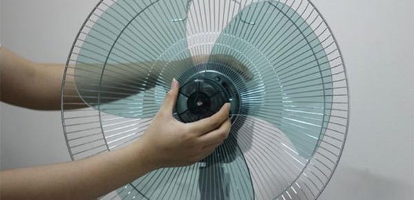 Khắc phục ngay lỗi khi đóng điện vào quạt quạt lúc quay lúc không 3 Thay trục quay khi cánh quạt bị rơi do sử dụng lâu ngày