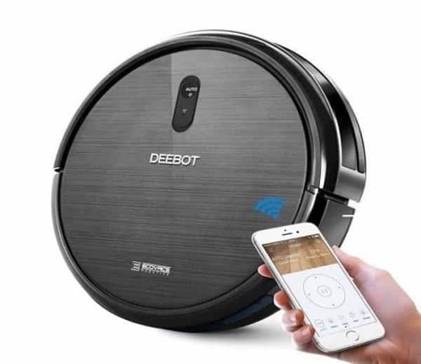 So sánh các dòng robot hút bụi Ecovacs mới nhất hiện nay 2 sử dụng điện thoại thông minh