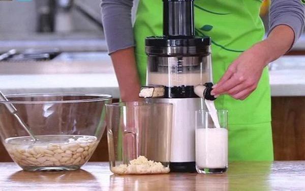 Công thức làm sữa hạt bằng máy ép chậm chuẩn nhất 3 Có thể dùng máy ép chậm để làm sữa hạt