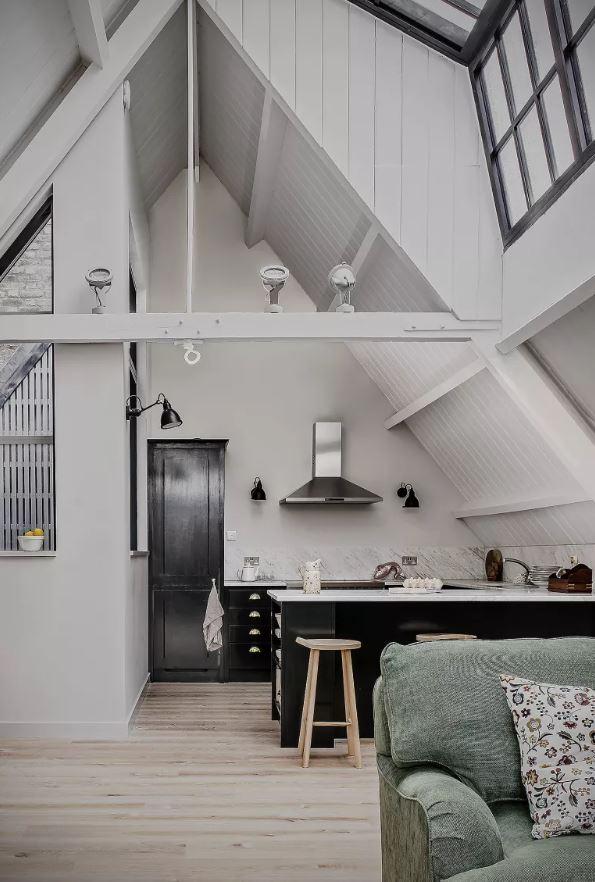 32 Ý Tưởng Thiết Kế Không Gian Bếp Mở 27 Nhà bếp mở trong không gian có gác xép