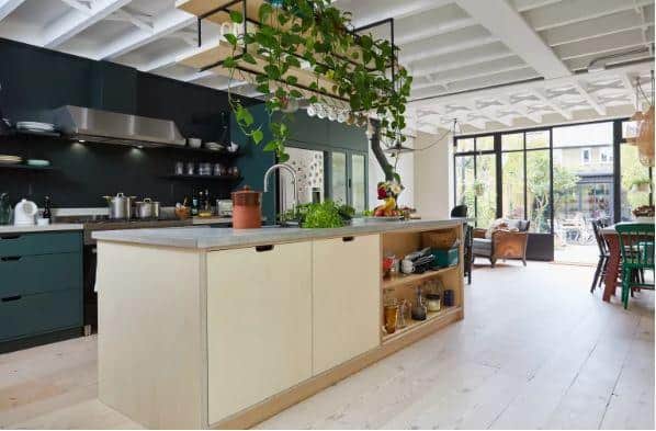 32 Ý Tưởng Thiết Kế Không Gian Bếp Mở 34 Sử dụng màu sắc để phân vùng nhà bếp