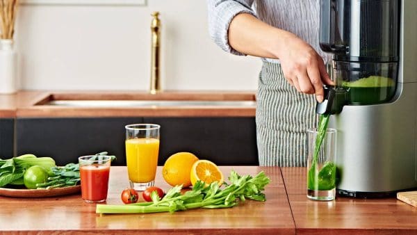 Máy ép chậm ép được những gì và không ép được gì 2 Hãy ép rau củ quả theo đúng hướng dẫn