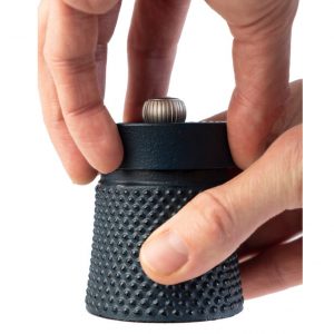 Cối Xay Tiêu Peugeot Bali Fonte 36621 8cm Màu Xanh Da Trời 7 Cối Xay Tiêu Peugeot Bali Fonte 36621 8cm Màu Xanh Da Trời