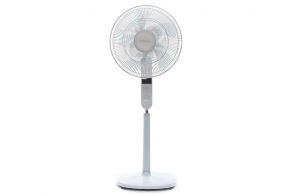 Top 5 quạt điều khiển từ xa tốt nhất năm 2023 2 Toshiba F-LSA20(H)VN là dòng quạt đứng có điều khiển từ xa tiện lợi